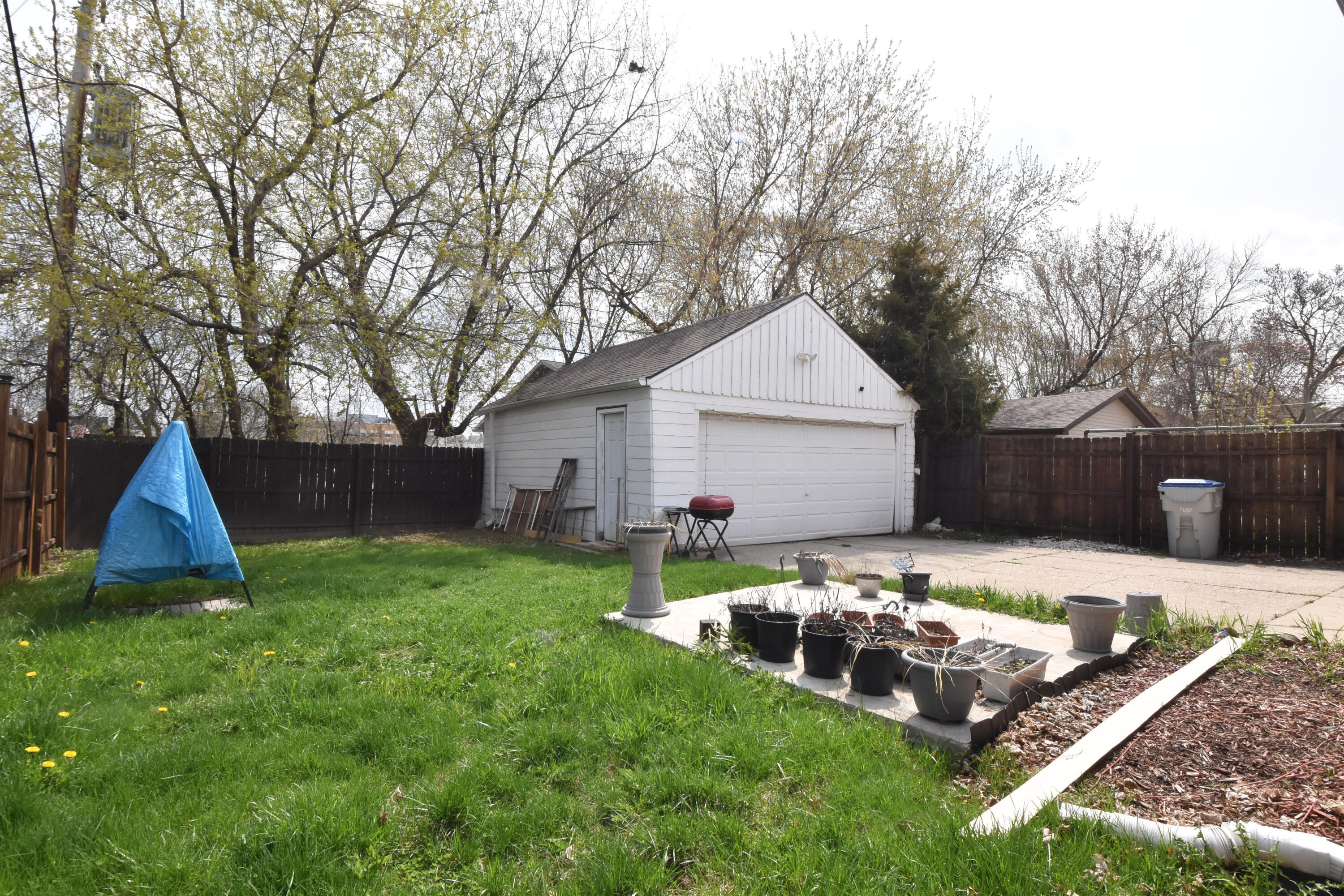 4040 North 11th Street Milwaukee, WI 53209 - Photo 33 of 34 Green space