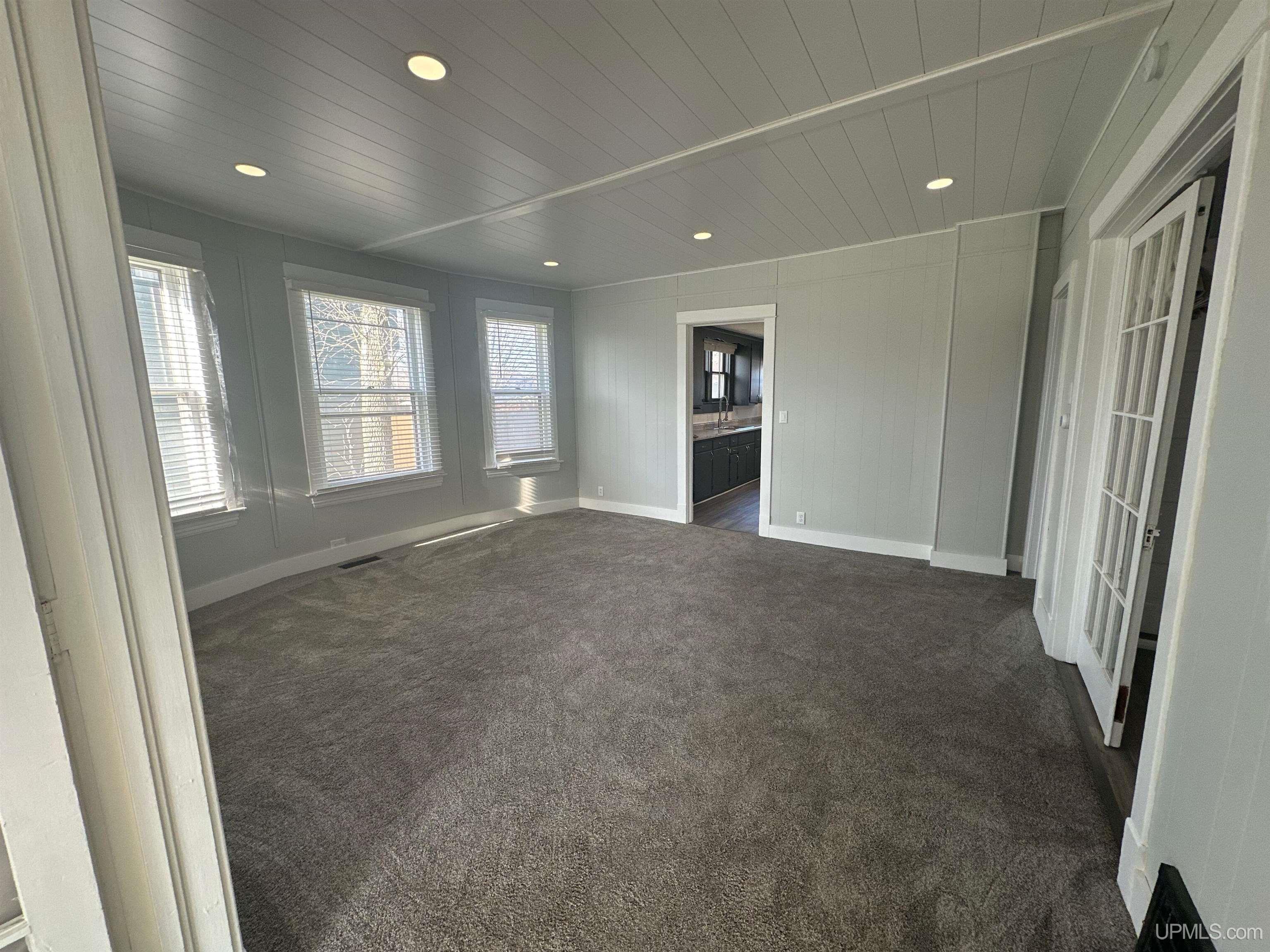910 South 13th Street Escanaba, MI 49829 - Photo 5 of 13