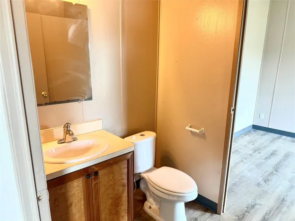 $2,000 | 1841 County Road 382, Rosharon, TX 77583