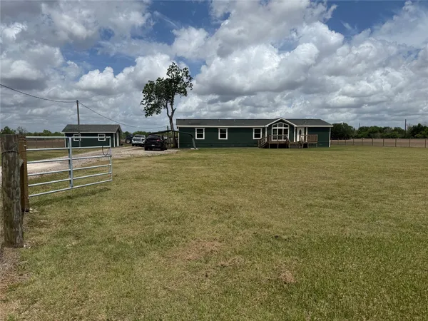 $2,000 | 1841 County Road 382, Rosharon, TX 77583