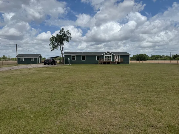 $2,000 | 1841 County Road 382, Rosharon, TX 77583