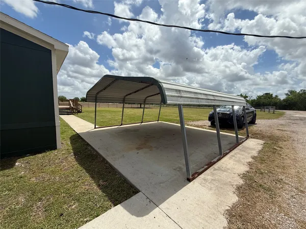 $2,000 | 1841 County Road 382, Rosharon, TX 77583