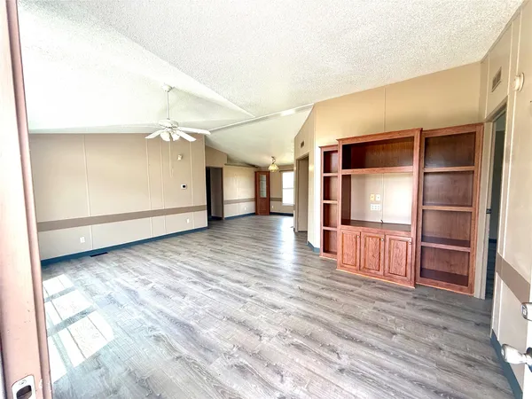 $2,000 | 1841 County Road 382, Rosharon, TX 77583