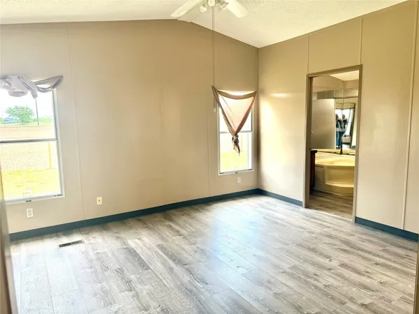 $2,000 | 1841 County Road 382, Rosharon, TX 77583