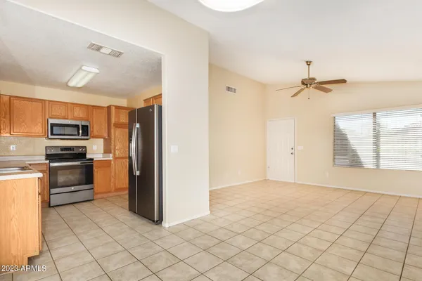 $1,695 | 8548 West Hatcher Road, Peoria, AZ 85345