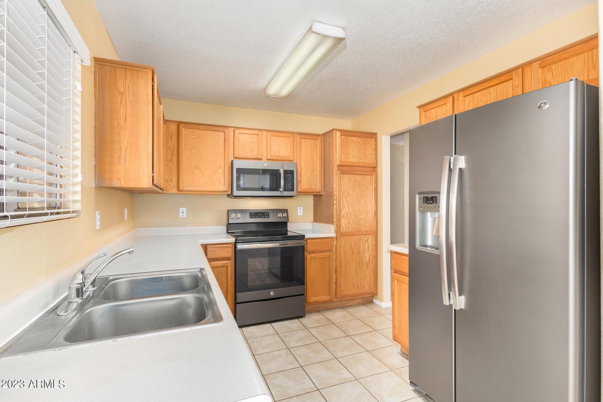 8548 West Hatcher Road Peoria, AZ 85345 - Photo 15 of 38 Photo #15