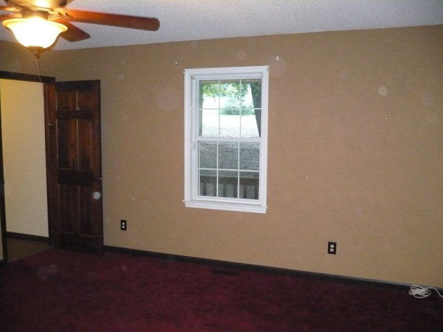 1086 Country Club Road Fort Valley, GA 31030 - Photo 5 of 7 an empty room with a window