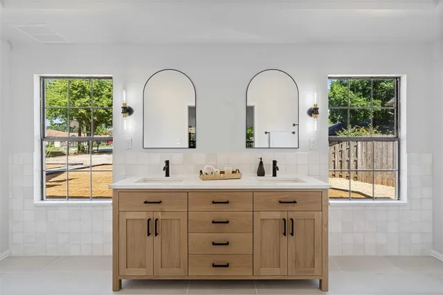 a view of room with 2 sink and a window