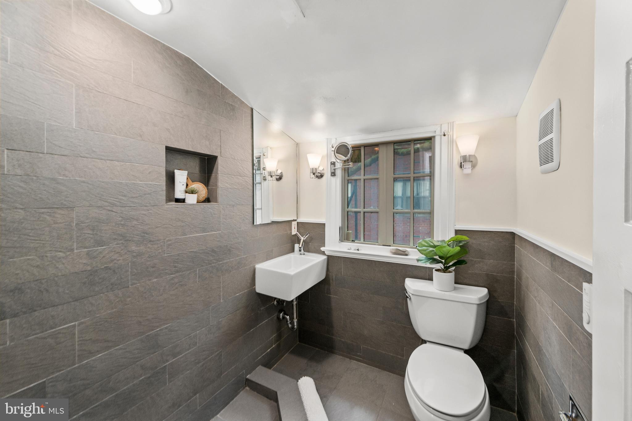 2633 15th Street Northwest, Unit 8 Washington, DC 20009 - Photo 27 of 40