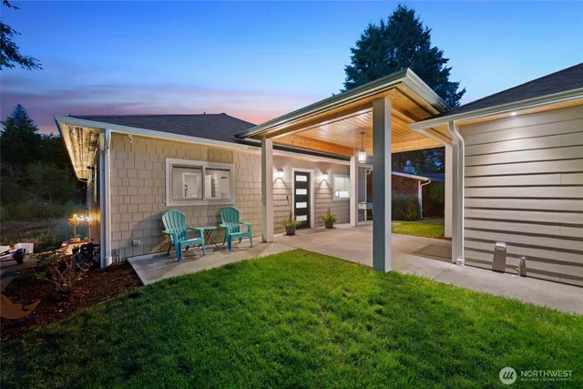 a view of an house with backyard porch and furniture