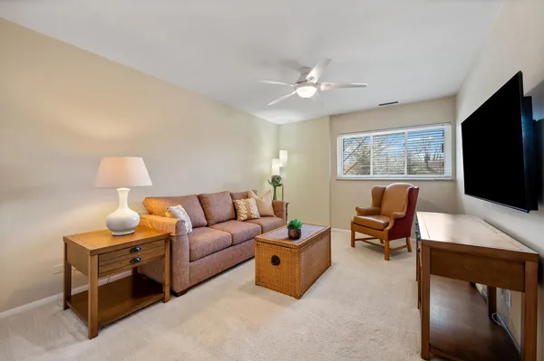$525,000 | 1 North Dee Road, Unit 1C, Park Ridge, IL 60068