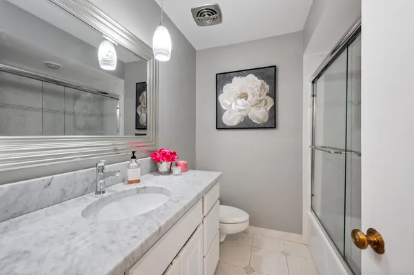 $525,000 | 1 North Dee Road, Unit 1C, Park Ridge, IL 60068