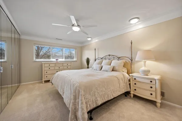 $525,000 | 1 North Dee Road, Unit 1C, Park Ridge, IL 60068