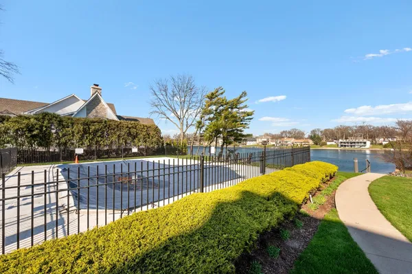 $525,000 | 1 North Dee Road, Unit 1C, Park Ridge, IL 60068