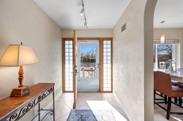 $525,000 | 1 North Dee Road, Unit 1C, Park Ridge, IL 60068