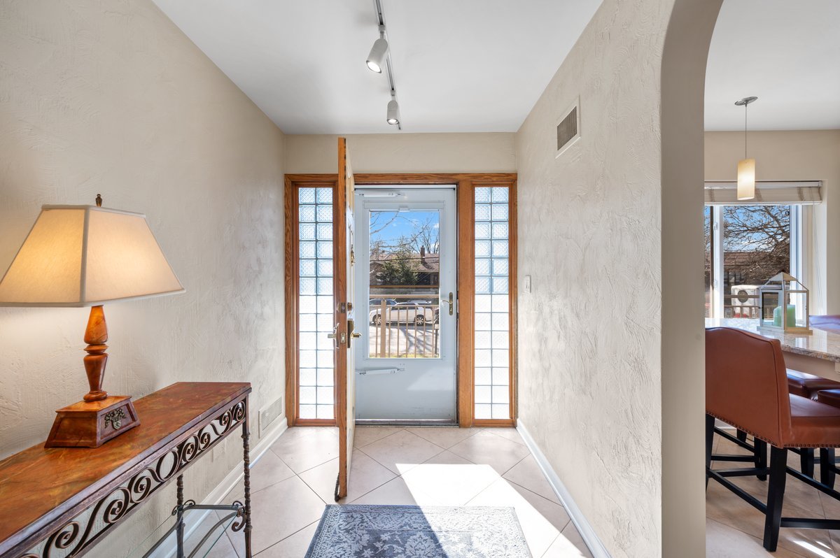 1 North Dee Road, Unit 1C Park Ridge, IL 60068 - Photo 2 of 22