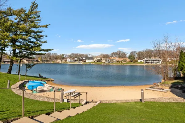 $525,000 | 1 North Dee Road, Unit 1C, Park Ridge, IL 60068
