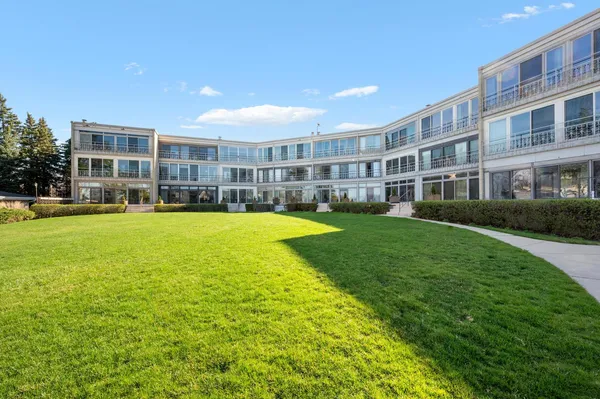 $525,000 | 1 North Dee Road, Unit 1C, Park Ridge, IL 60068