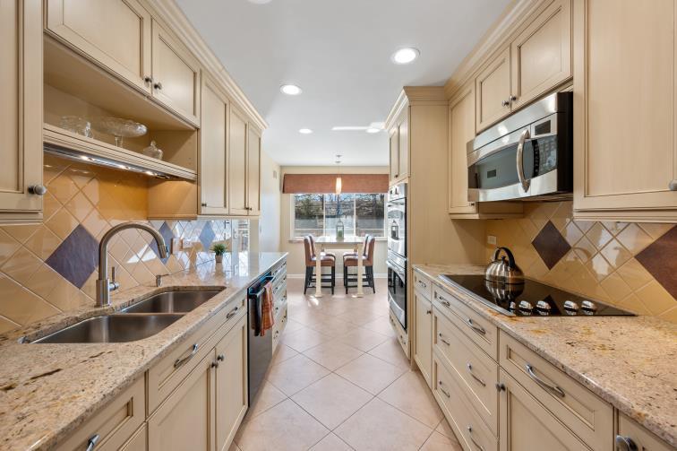 1 North Dee Road, Unit 1C Park Ridge, IL 60068 - Photo 3 of 22