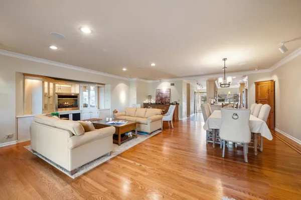$525,000 | 1 North Dee Road, Unit 1C, Park Ridge, IL 60068