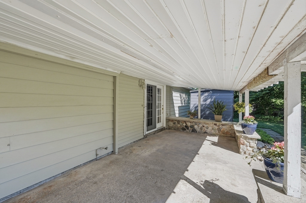 251 Shady Brook Lane Springfield, MA 01118 - Photo 23 of 32