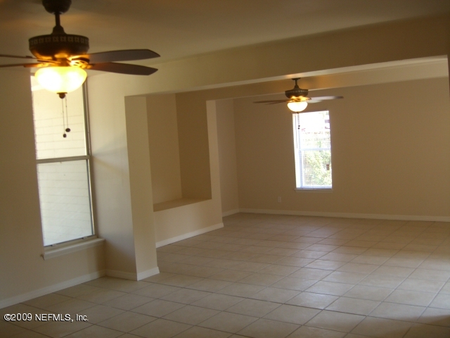 824 Middleton Road Jacksonville, FL 32211 - Photo 4 of 24 livingroom