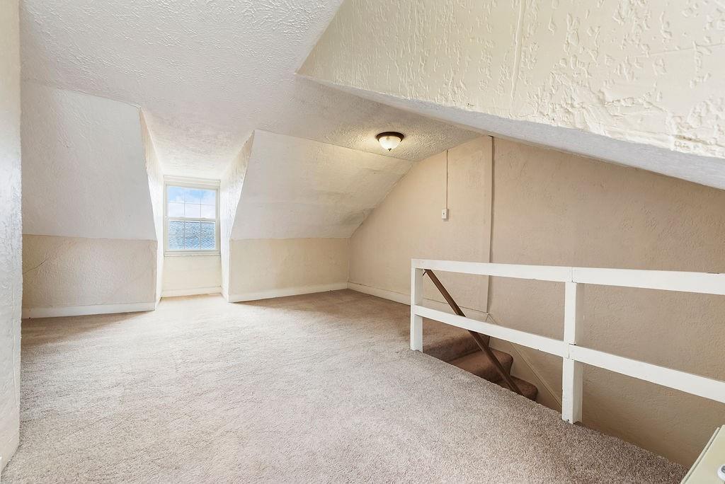 1302 Boyle Street Pittsburgh, PA 15212 - Photo 43 of 50 an empty room with windows
