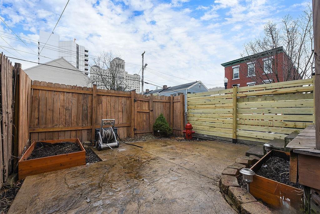 1302 Boyle Street Pittsburgh, PA 15212 - Photo 48 of 50 a view of a terrace with chairs