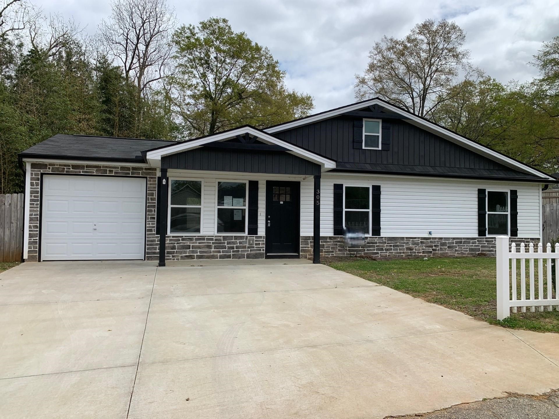 305 South Lee Street Chesnee, SC 29323 - Photo 1 of 10