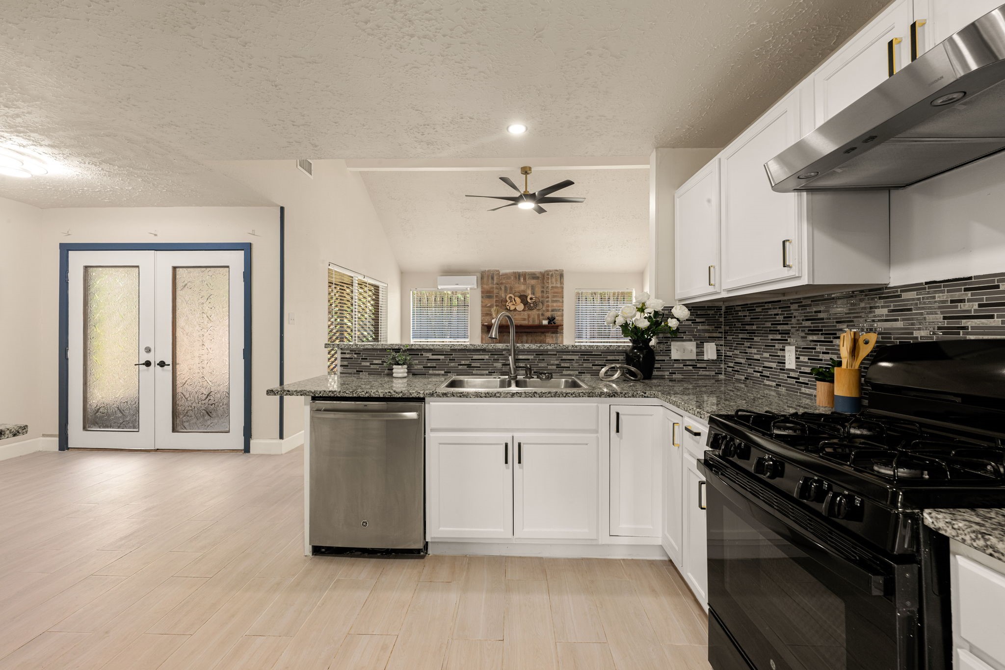 7534 8 Willows Road Houston, TX 77489 - Photo 10 of 32 Gallery Image 10