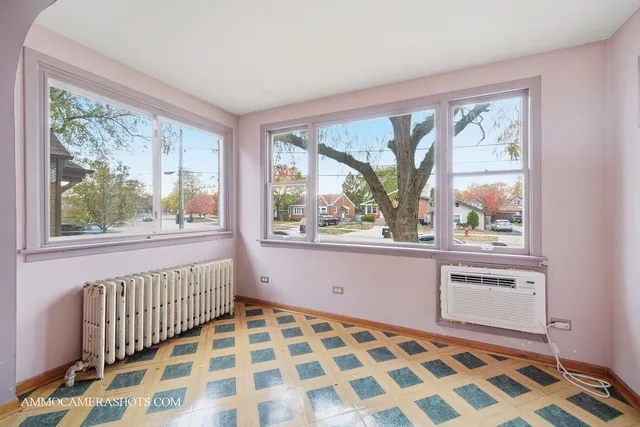 $277,500 | 9611 South Homan Avenue, Evergreen Park, IL 60805