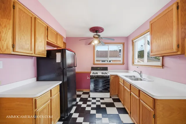 $277,500 | 9611 South Homan Avenue, Evergreen Park, IL 60805