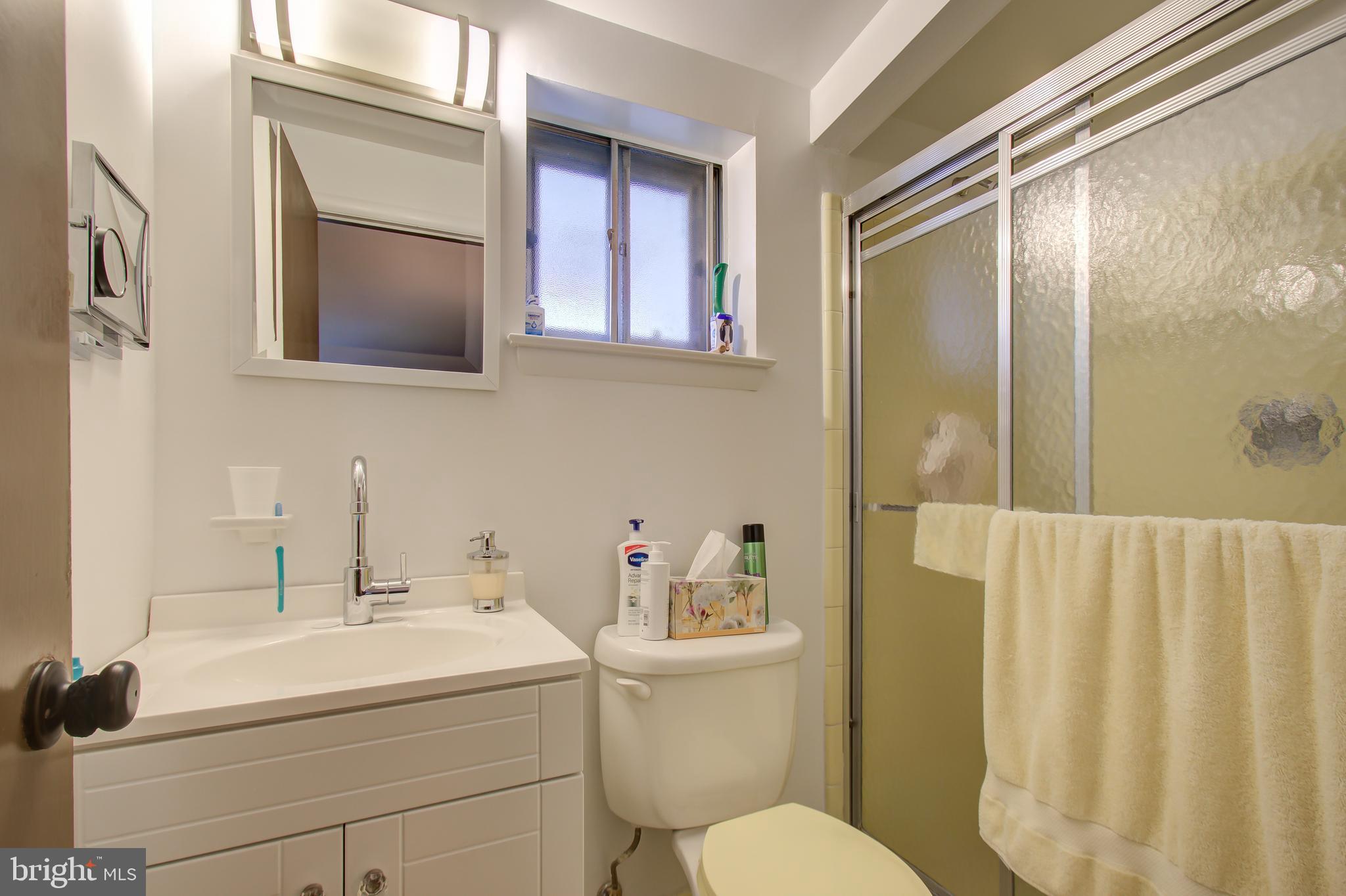 11507 Gilsan Street Silver Spring, MD 20902 - Photo 23 of 35 Primary bathroom