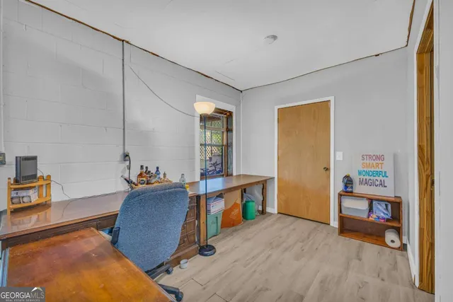 a view of a yard in front of house