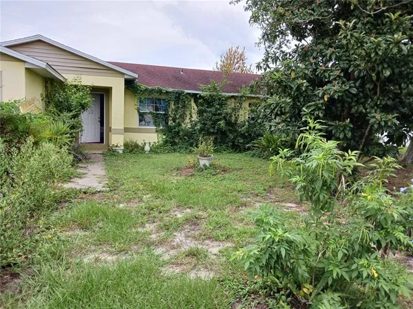 a view of a house with a backyard