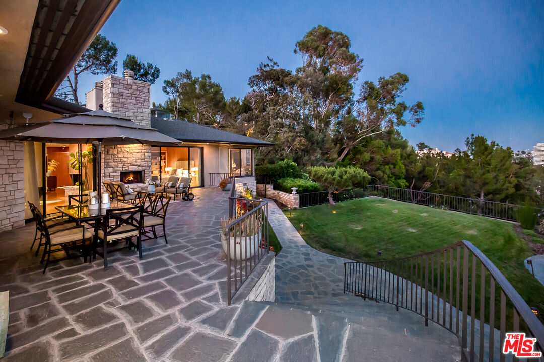 1131 Miradero Road Beverly Hills, CA 90210 - Photo 35 of 42