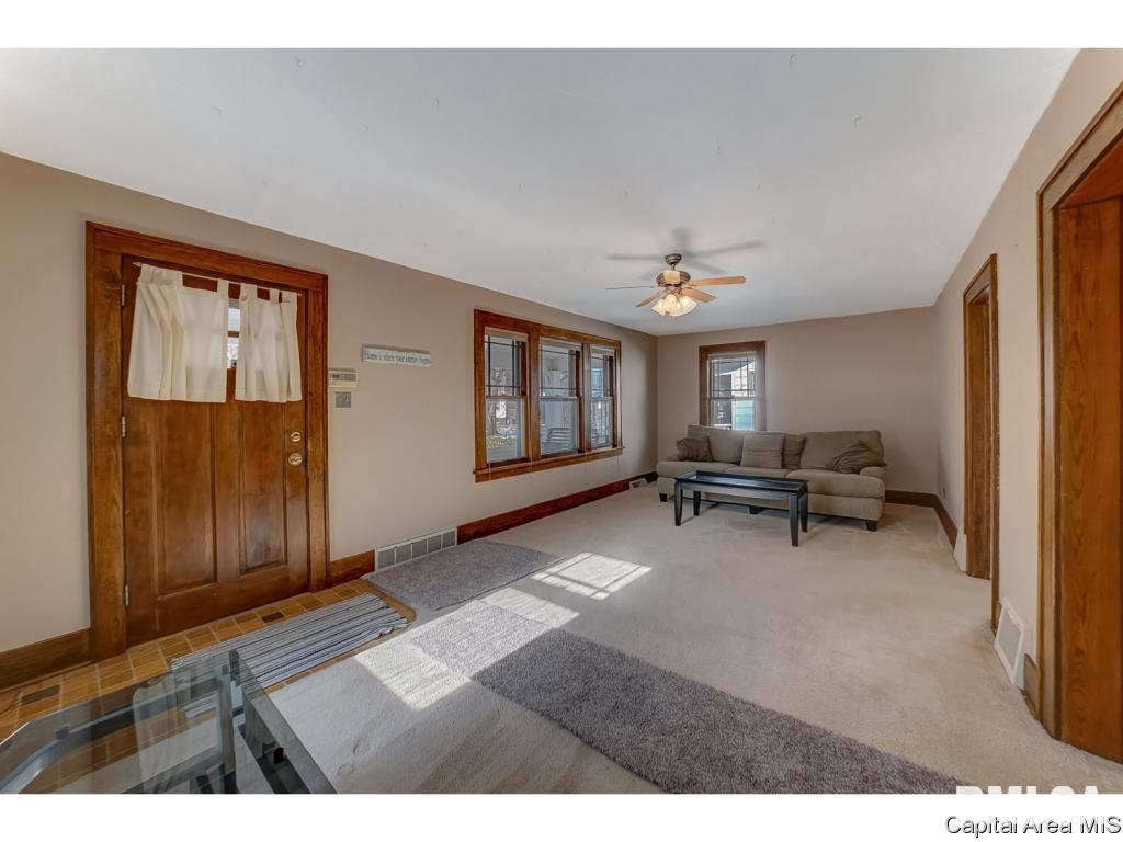 1830 College Street Springfield, IL 62704 - Photo 8 of 33