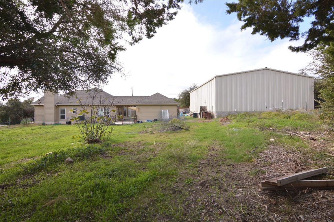 a view of a house with backyard and garden