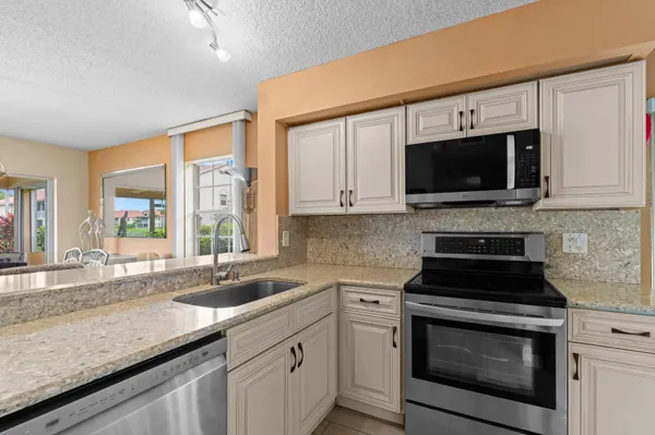 $299,000 | 14407 VÃa Royal, Unit 1, Delray Beach, FL 33446
