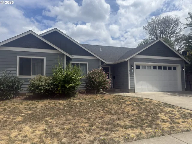 $365,000 | 1075 12th Avenue, Sweet Home, OR 97386