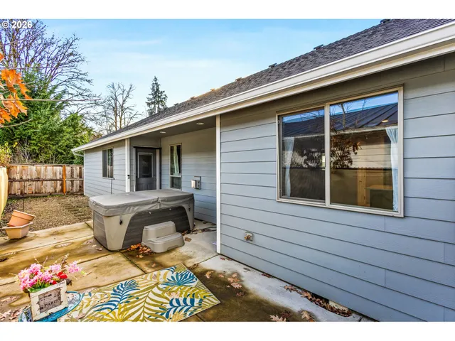 $365,000 | 1075 12th Avenue, Sweet Home, OR 97386