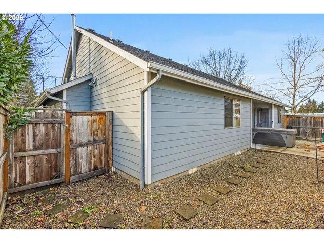 $365,000 | 1075 12th Avenue, Sweet Home, OR 97386