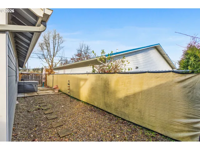 $365,000 | 1075 12th Avenue, Sweet Home, OR 97386