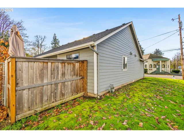 $365,000 | 1075 12th Avenue, Sweet Home, OR 97386