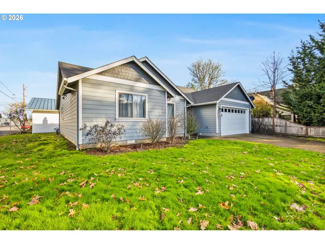 $365,000 | 1075 12th Avenue, Sweet Home, OR 97386