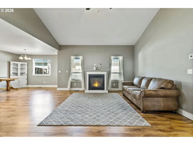 $365,000 | 1075 12th Avenue, Sweet Home, OR 97386