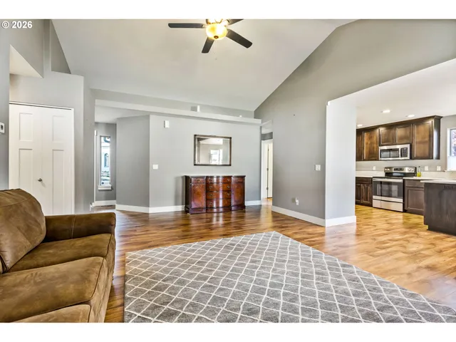 $365,000 | 1075 12th Avenue, Sweet Home, OR 97386