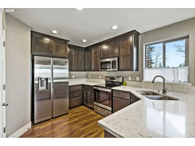 $365,000 | 1075 12th Avenue, Sweet Home, OR 97386