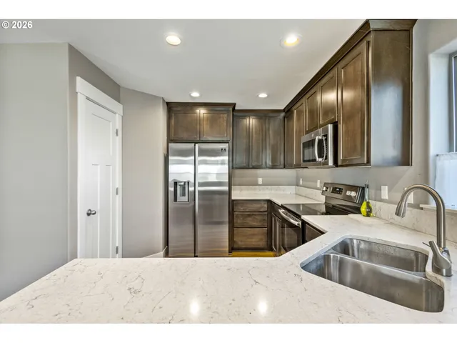 $365,000 | 1075 12th Avenue, Sweet Home, OR 97386