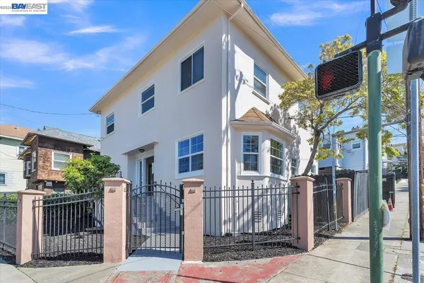 $848,000 | 3300 Harrison Street, Oakland, CA 94611